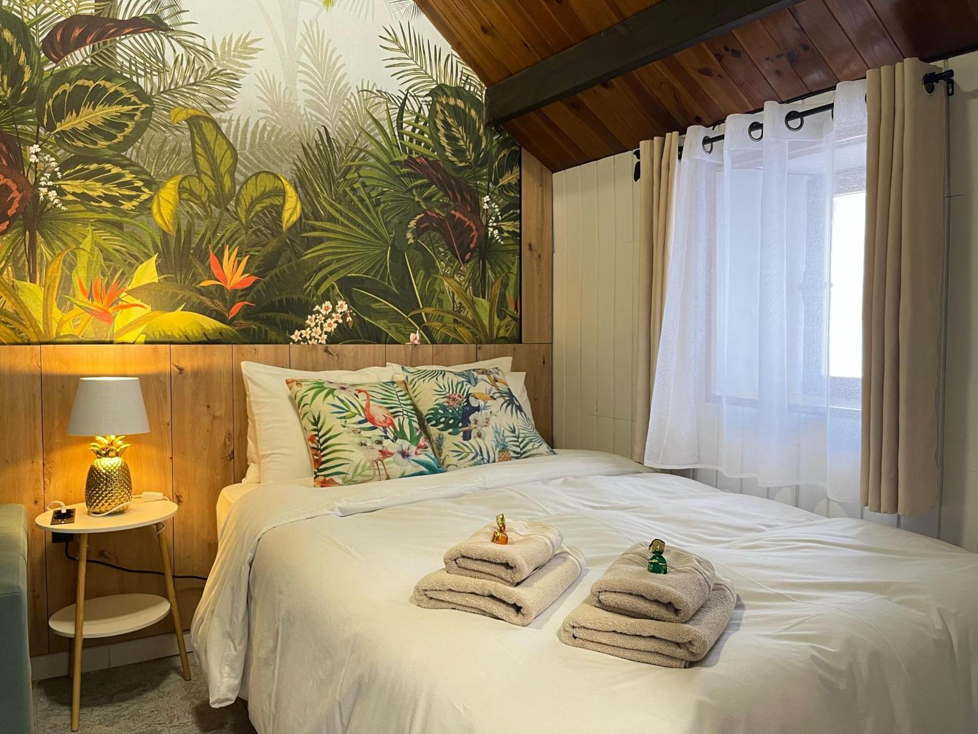 Free Parking, 40 Meters From The Beach, Wi-Fi, Ac エステポナ 部屋 写真